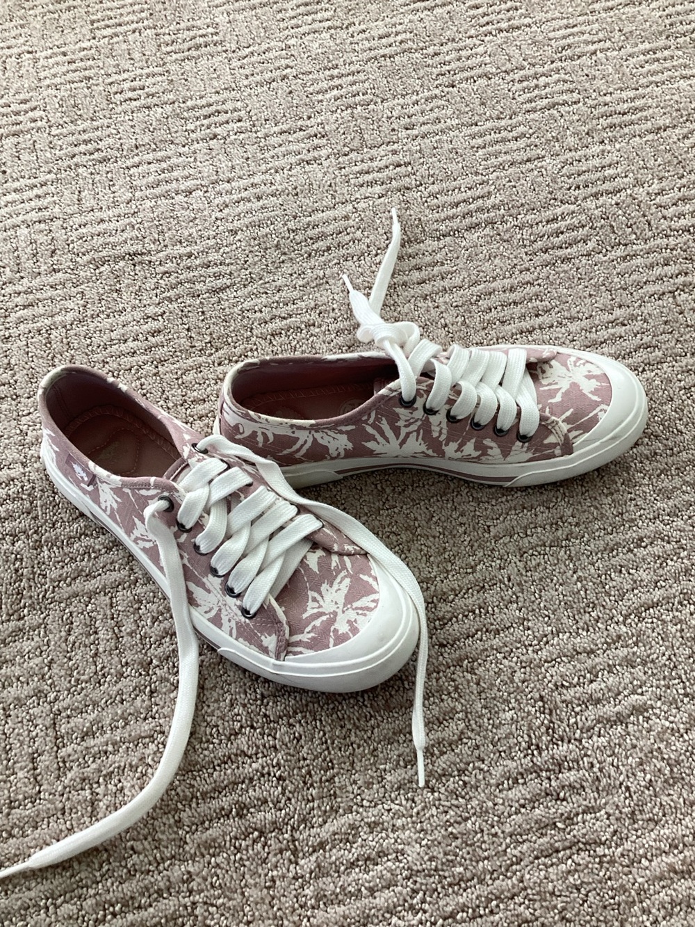 Women’s Rocket Dog Rose colored Canvas Lace-Up Sneakers